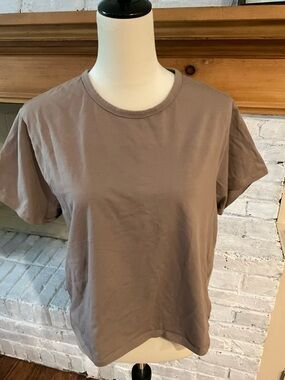 Athleta Short Sleeve Crew Tee in Taupe Gray